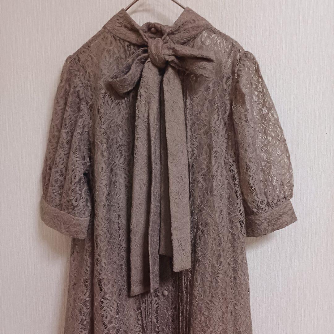 etoll. エトル インナー付きバックリボンレースドレスワンピース グレージュ