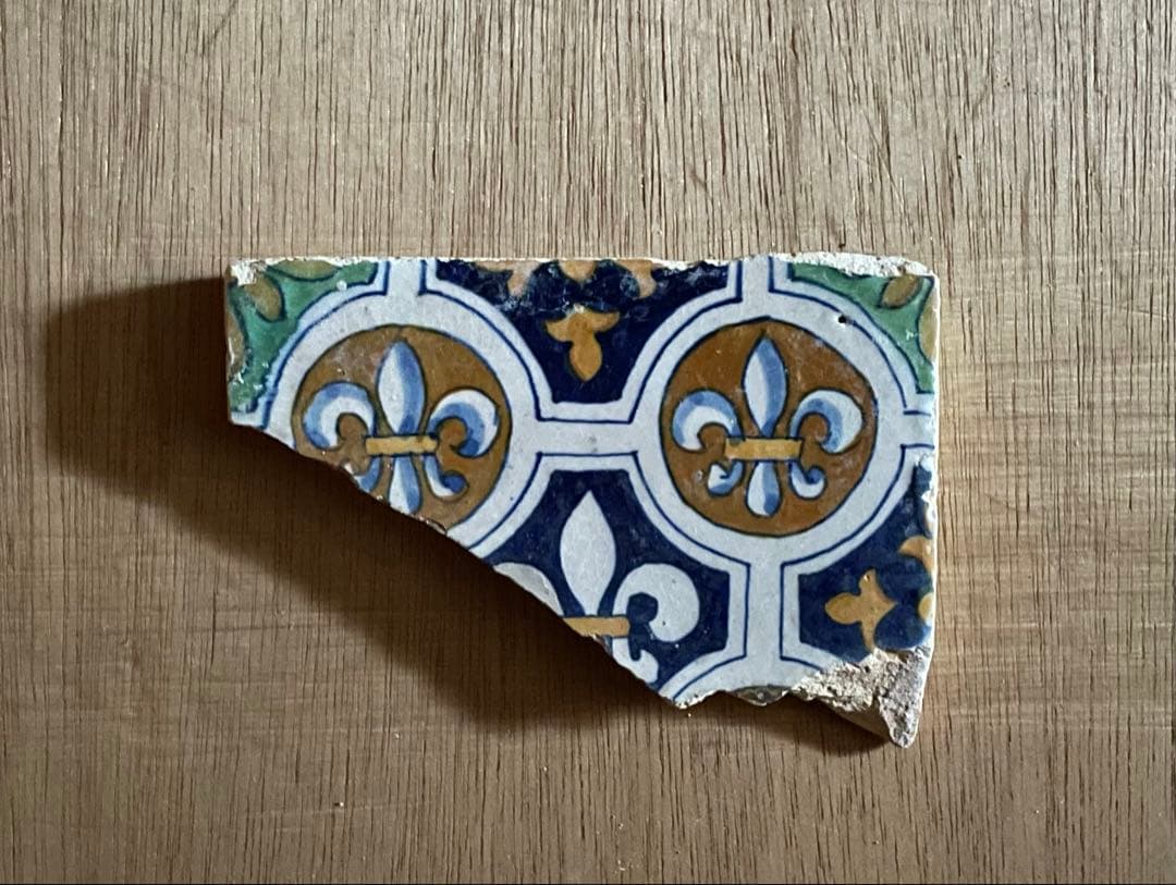 希少◆ 17世紀前半　オランダ　デルフトタイル　アイリスの紋章　　)民藝　古道具