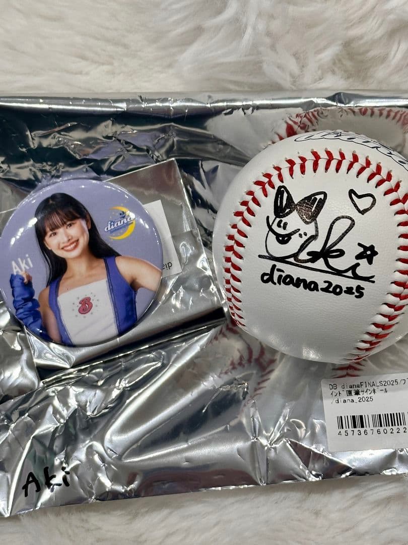 K*i様 ベイスターズ　diana Aki 直筆サインボール 20th缶バッジ