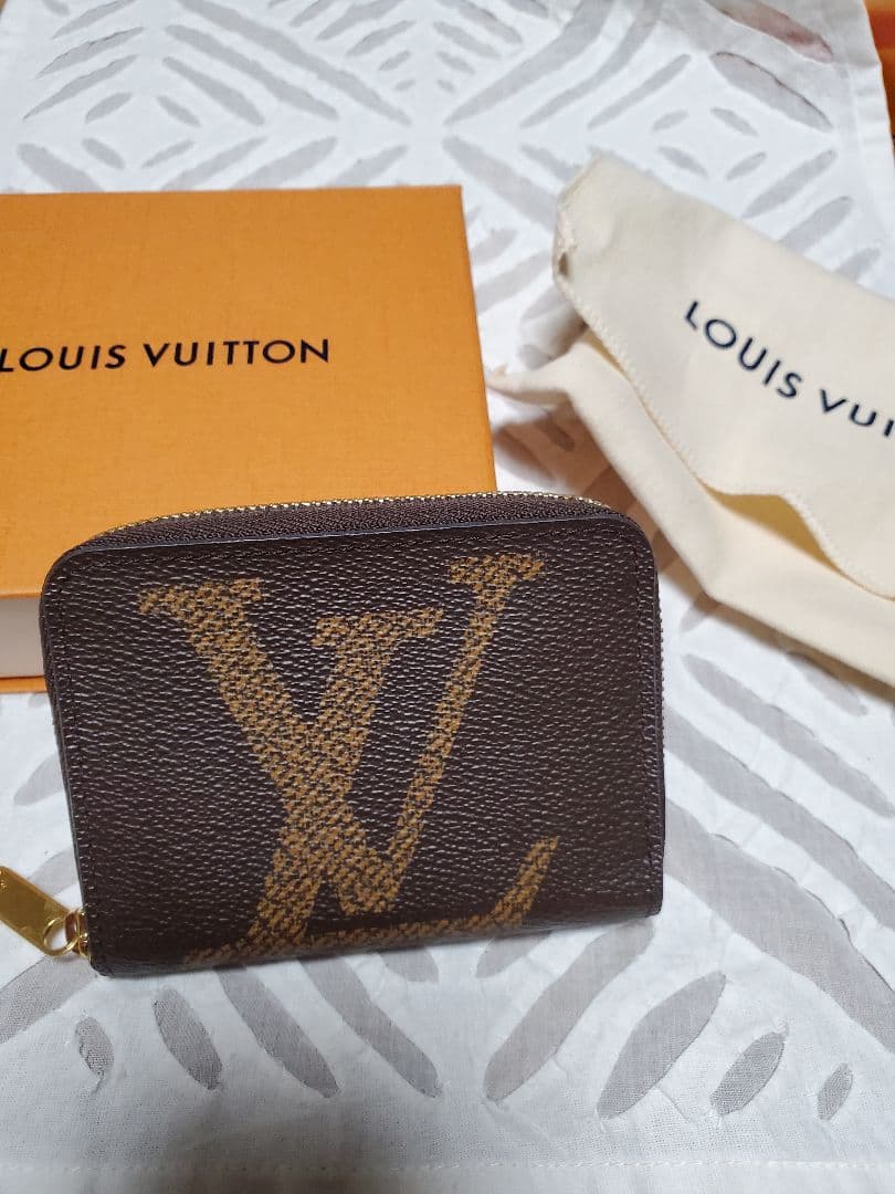 LOUIS VUITTON モノグラム ジッピージャイアント