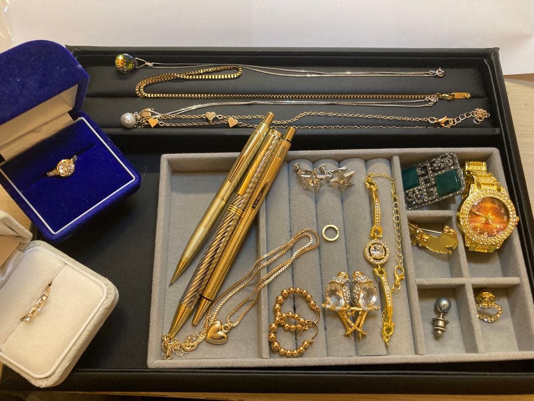 再出品 【遺品整理等】アクセサリー類まとめ売り レア／スワロフスキーラブバード他