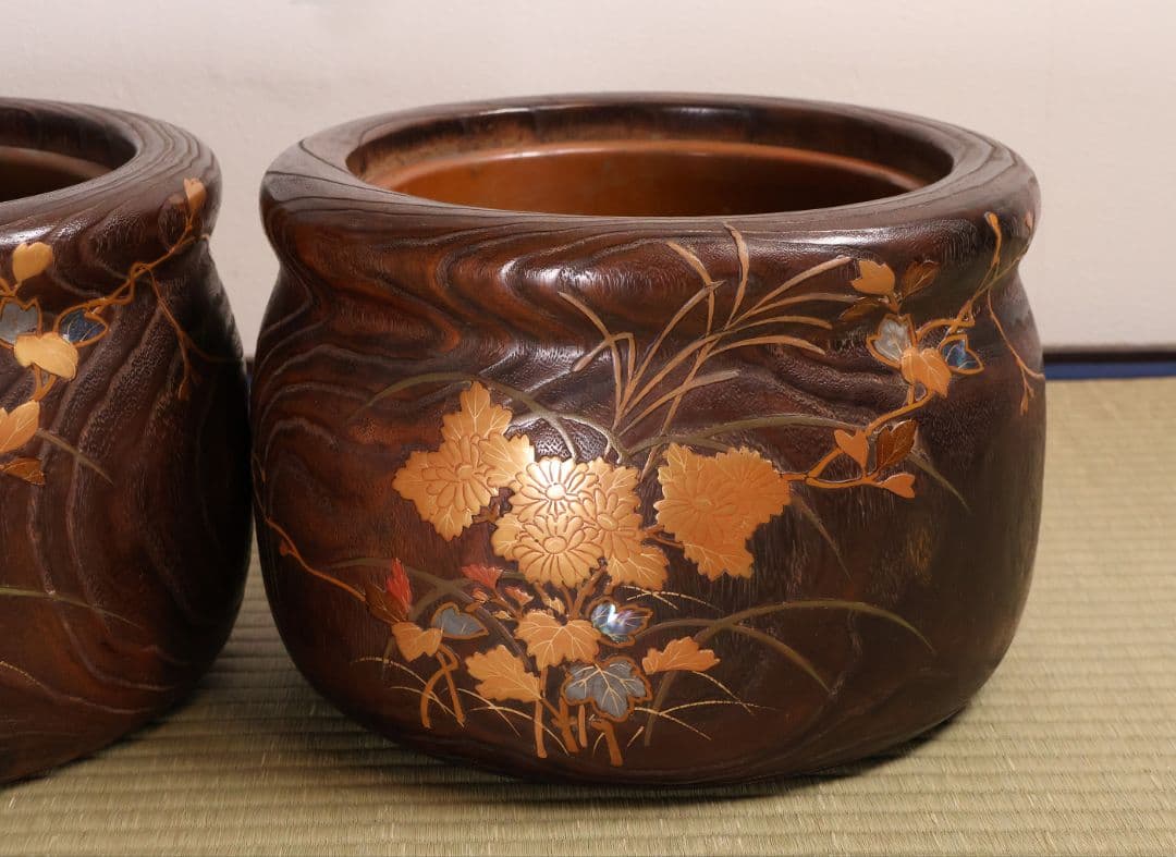 小菊蒔絵 桐火鉢 一対 幅29cm 草花 蝶 螺鈿 金蒔絵 古民具【MB104】