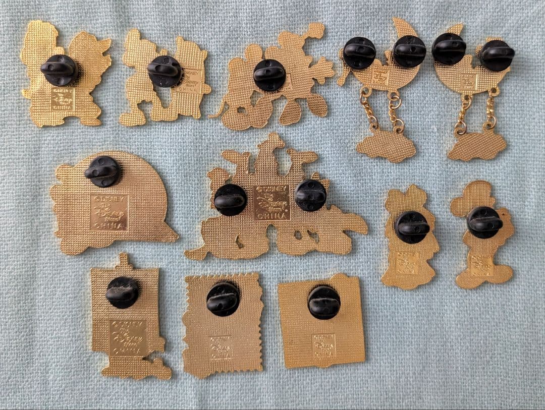 ディズニーストア ピンバッチ