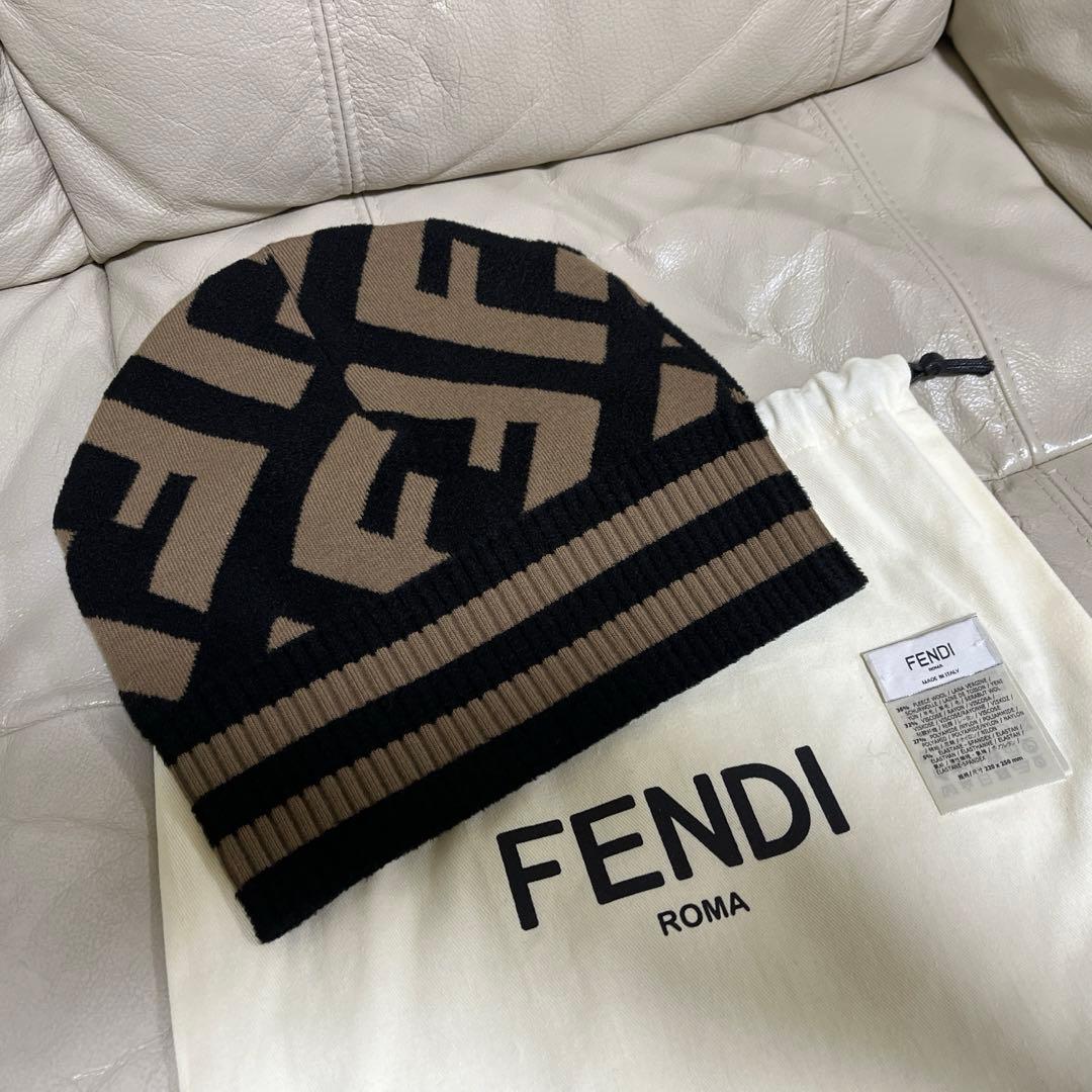 極美品☆フェンディ ニット帽