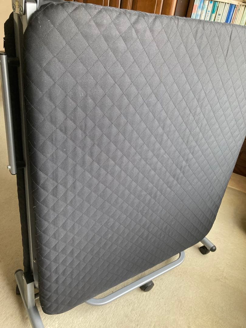 ブラック折りたたみベッド