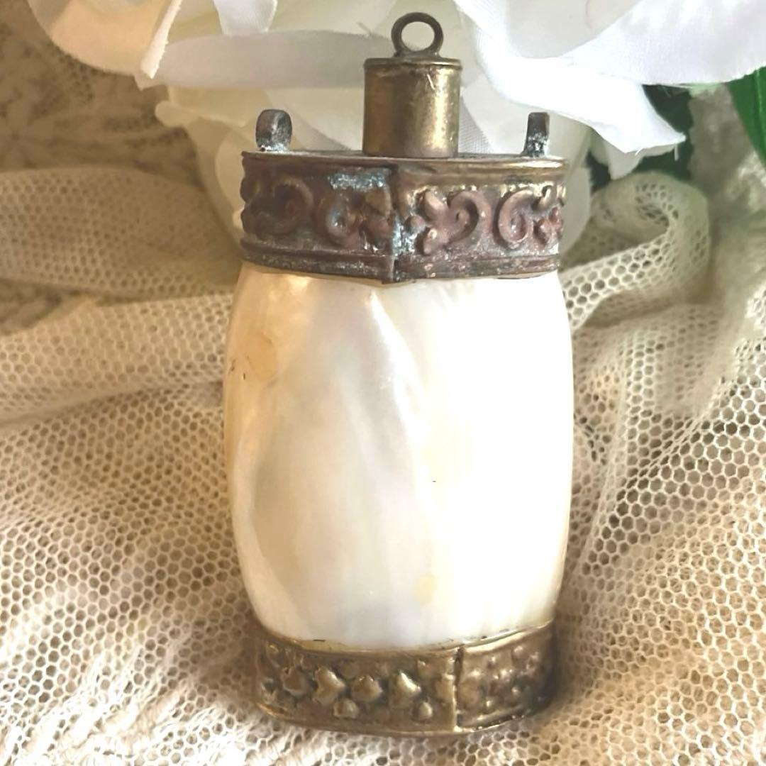 お取り置きアンティークマザーオブパールの香水瓶　白蝶貝の香水瓶
