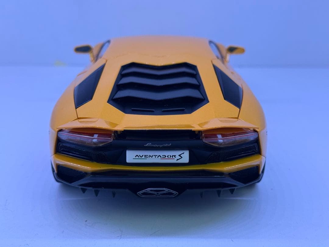 オートアート 1/18アヴェンタドールS