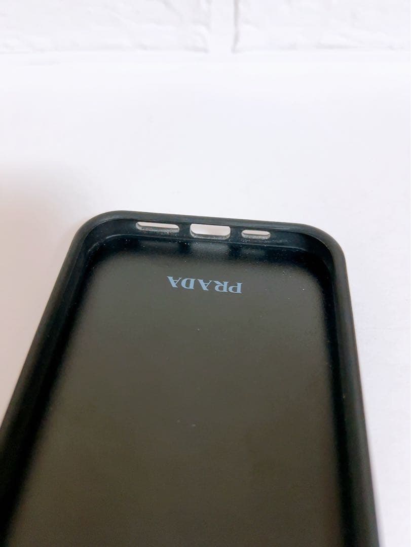 プラダ　PRADA iPhone13Pro ラインストーン　三角ロゴ