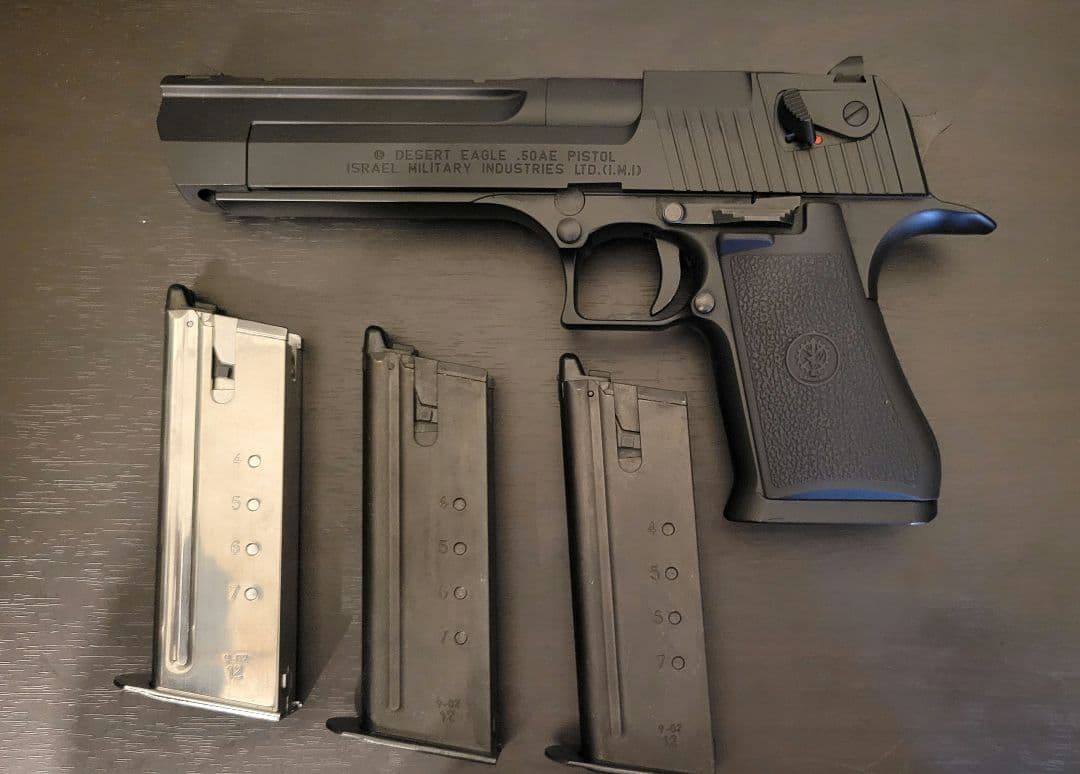 ま*ー様 デザートイーグル ガスガン 3マガジン付き