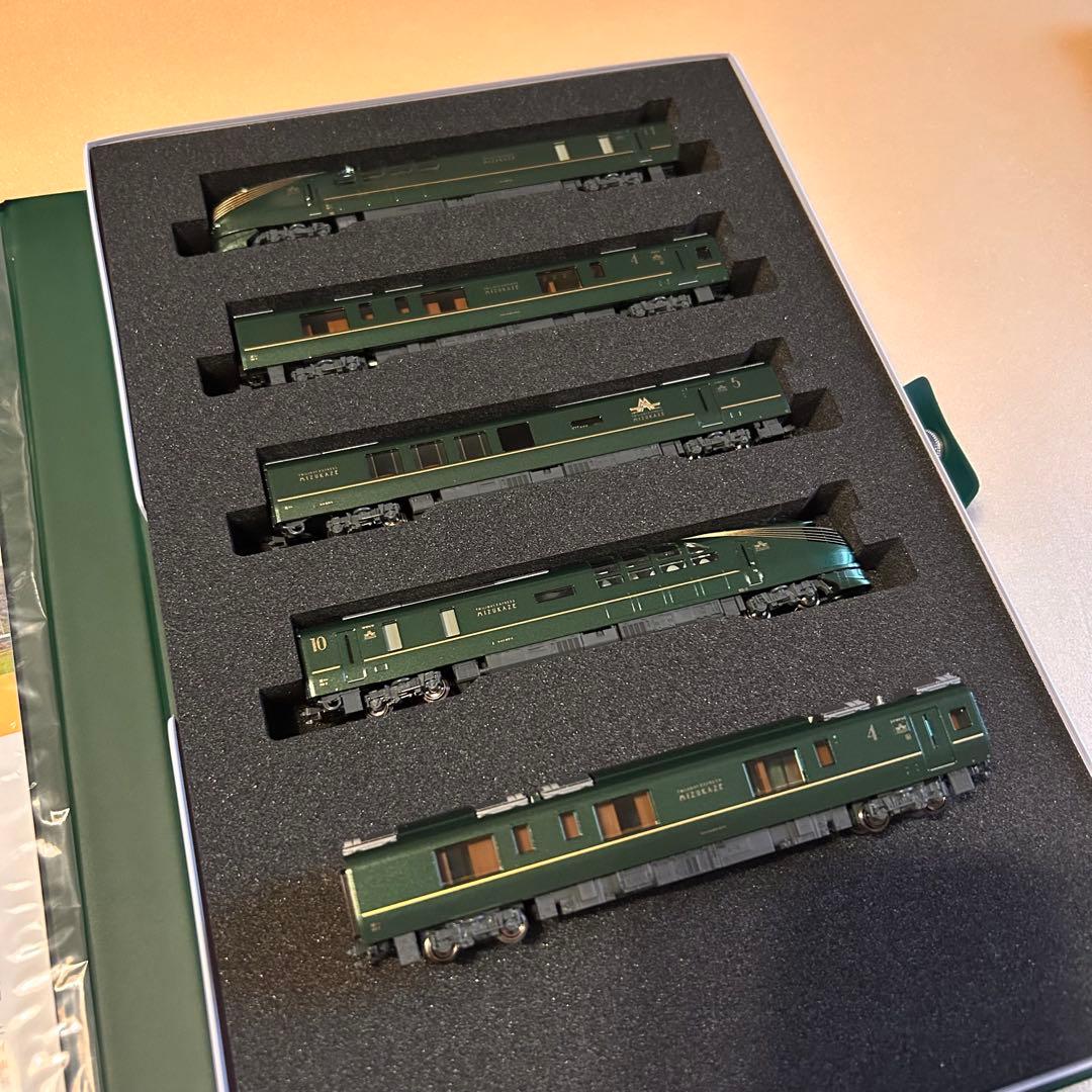 KATO 瑞風基本セット（室内灯組み込み）+予備動力車