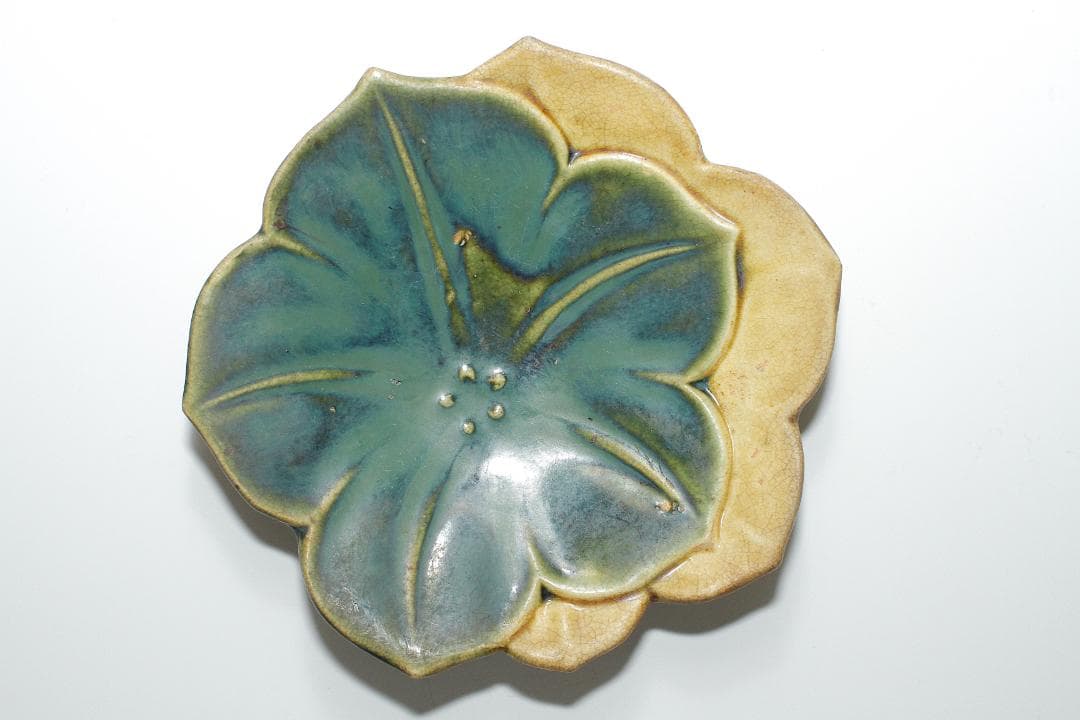 江戸後期 黄瀬戸 重ね桔梗 三足皿