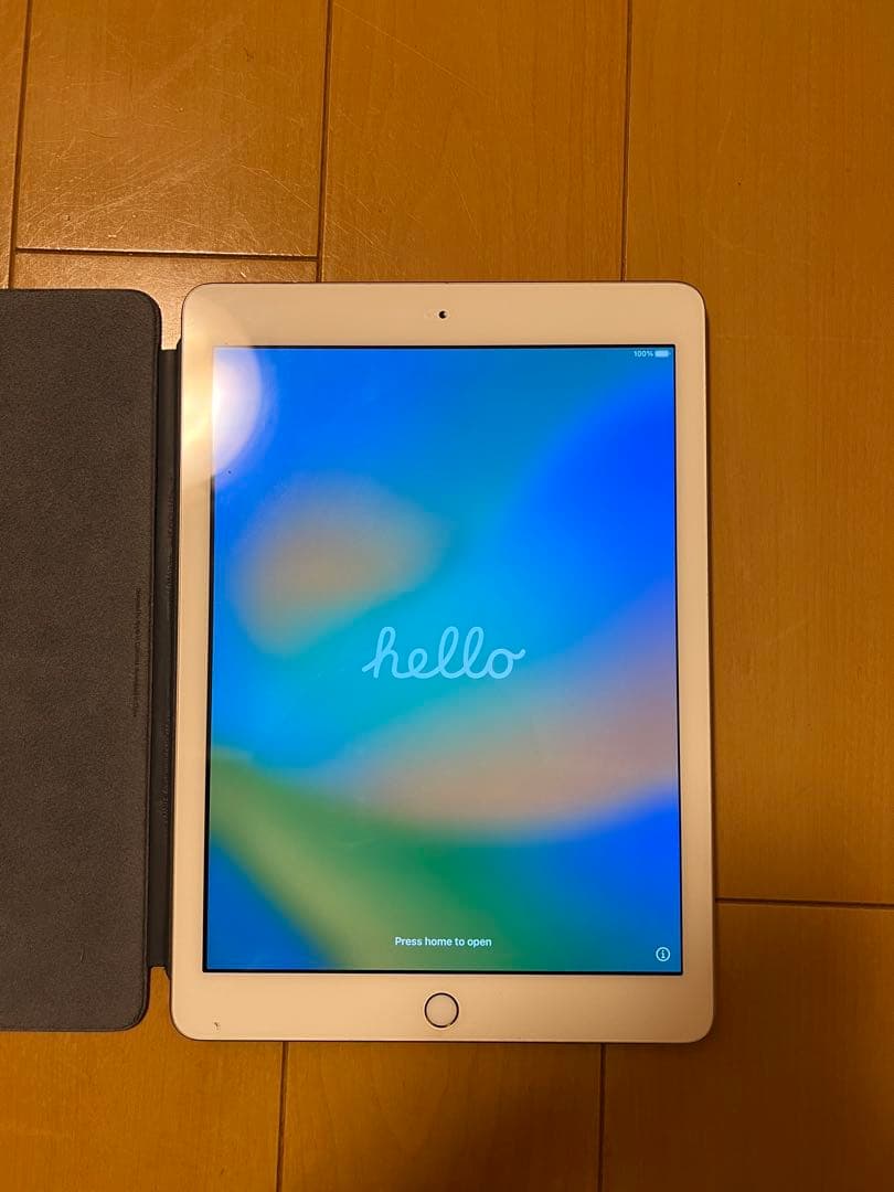 iPad（第5世代）ゴールド 32GB 純正カバー付