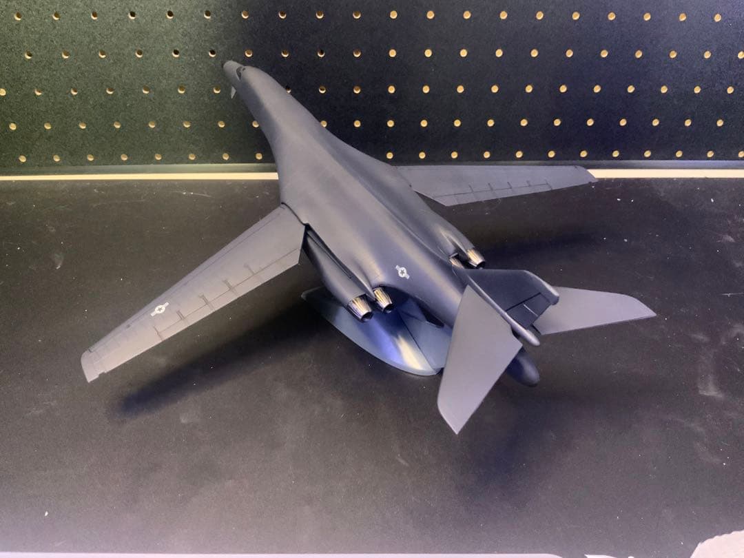 1/144スケールB1bランサー完成品