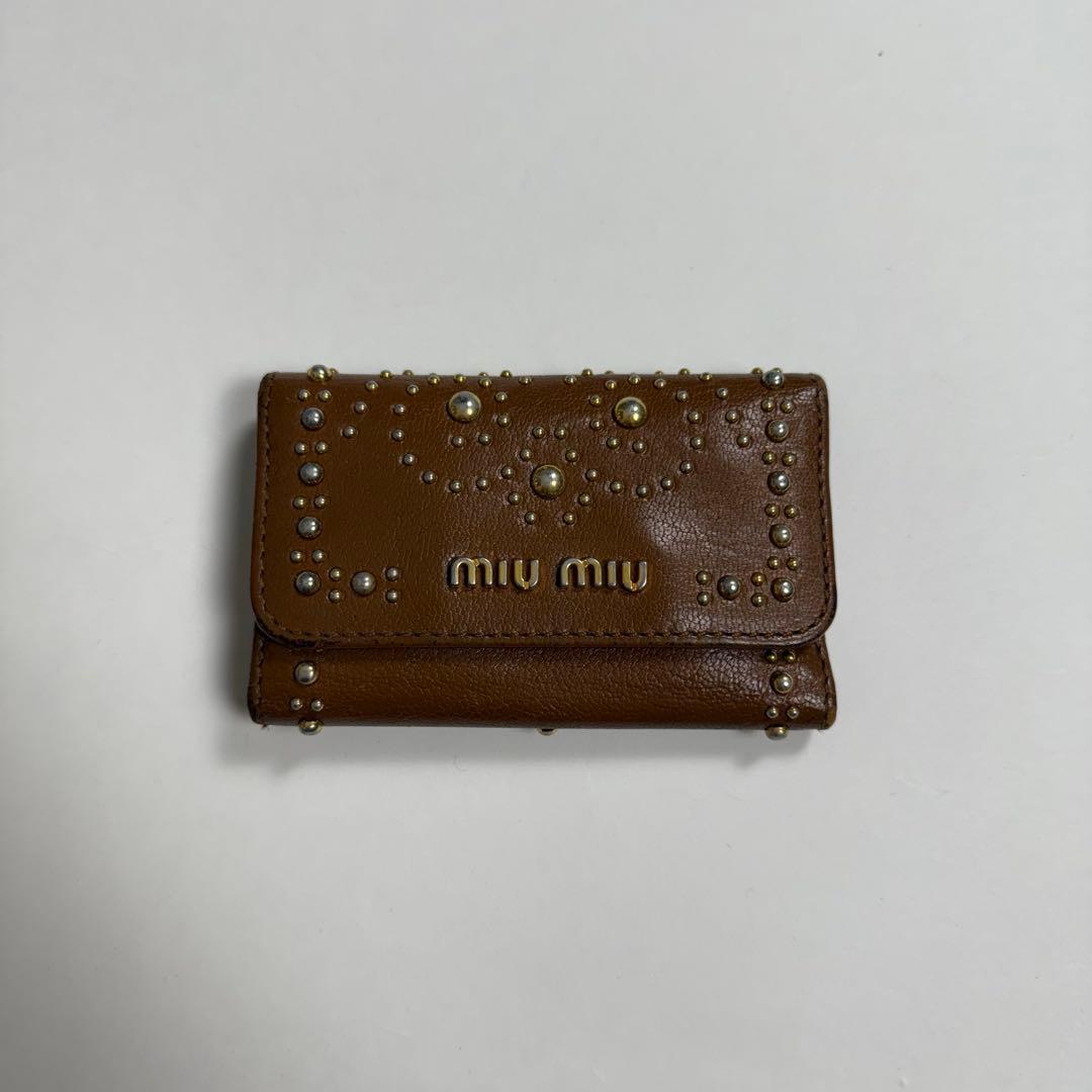 小物 MIUMIU studs leather key case