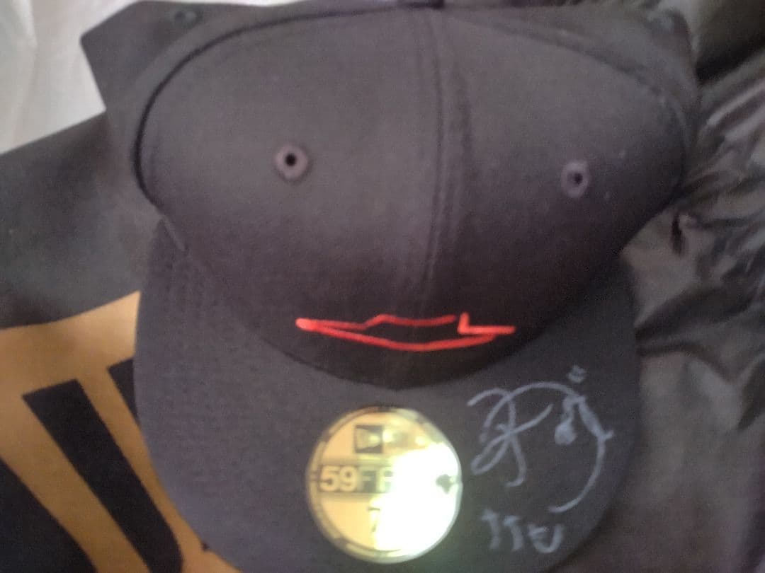 西野七瀬　直筆サイン　ピザハット帽子