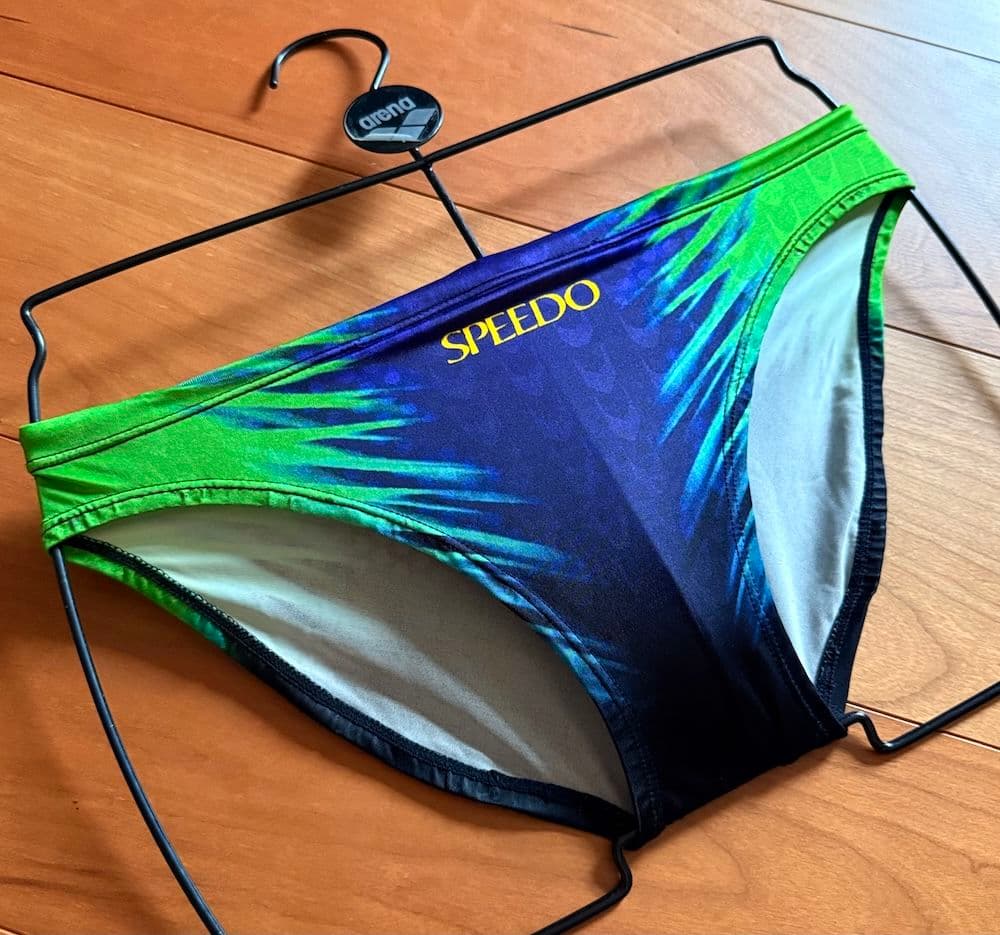 speedo アクアブレード ダイナカット ブルー　L　光沢　ウロコ　競パン