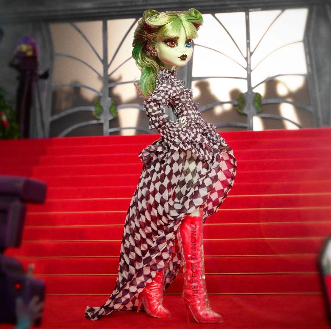 SF・ファンタジー・ホラー Off-White x Monster High Harmonie Ghoul