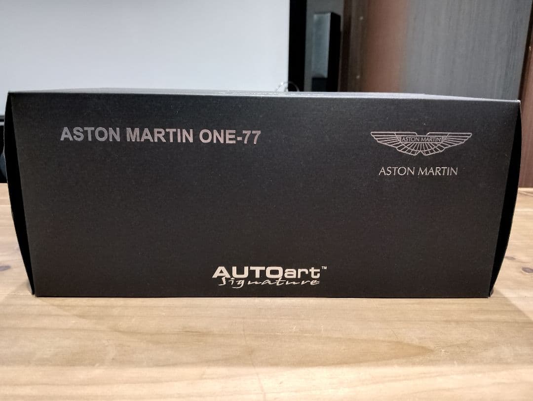 1/18 オートアート　アストンマーティン ONE-77　ミニカー　グレー