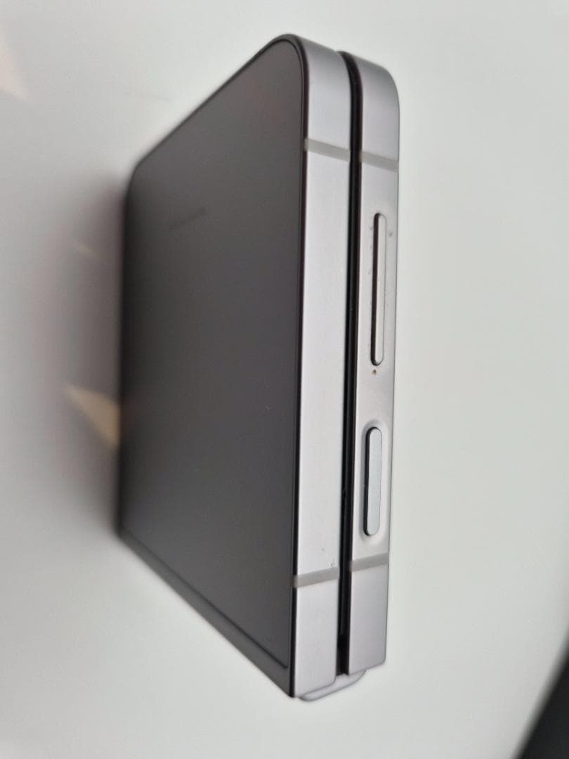 Samsung Galaxy Z Flip6 本体