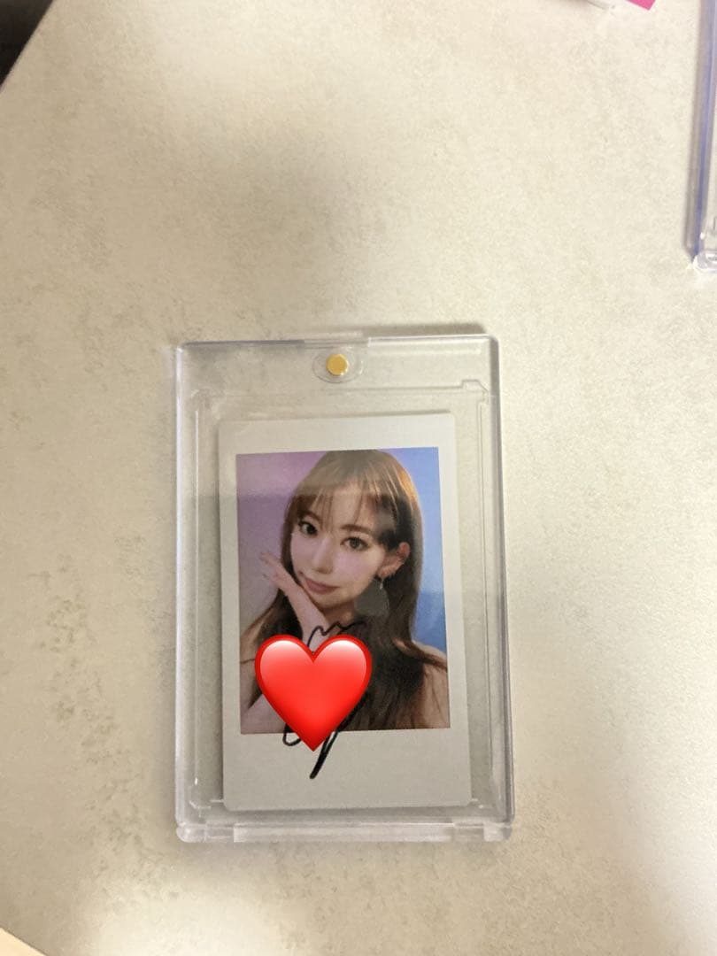 LE SSERAFIMサクラ　直筆サイン入り　写真　チェキ　インスタントフォト