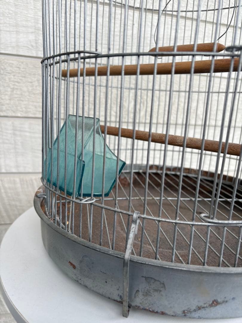 【昭和レトロ】中型鳥かご 金属製 木製止まり木、えさ入れ、水入れ付き