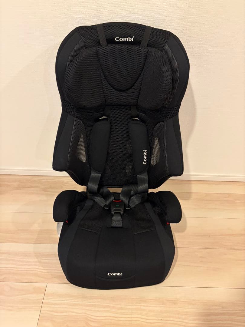 Combiコンビジョイトリップエアスルー GGブラックチャイルドシート