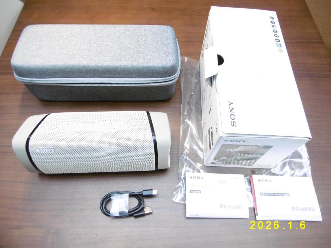 SONY SRS-XB33 ベージュ　美品　ケース付き①