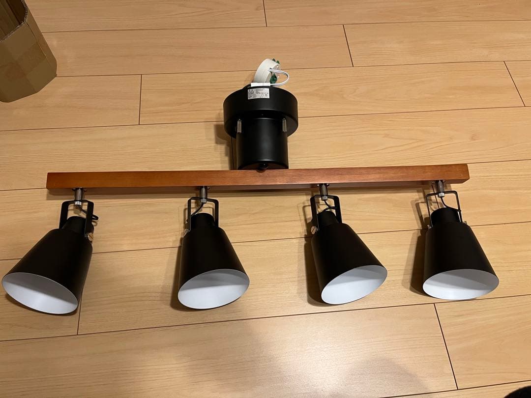 モダンシーリングライト 4灯 ブラック/ウッド