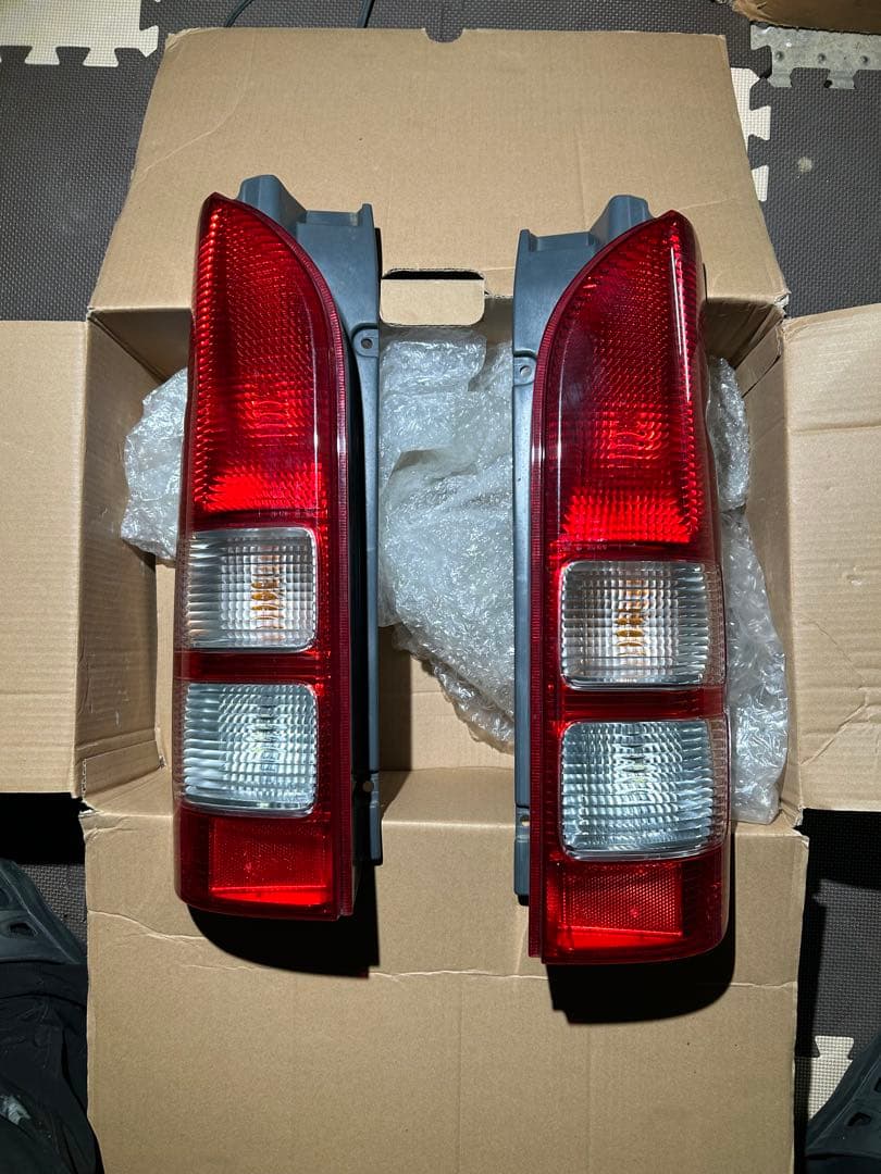 ハイエース 2型 美品純正テールランプ左右セット