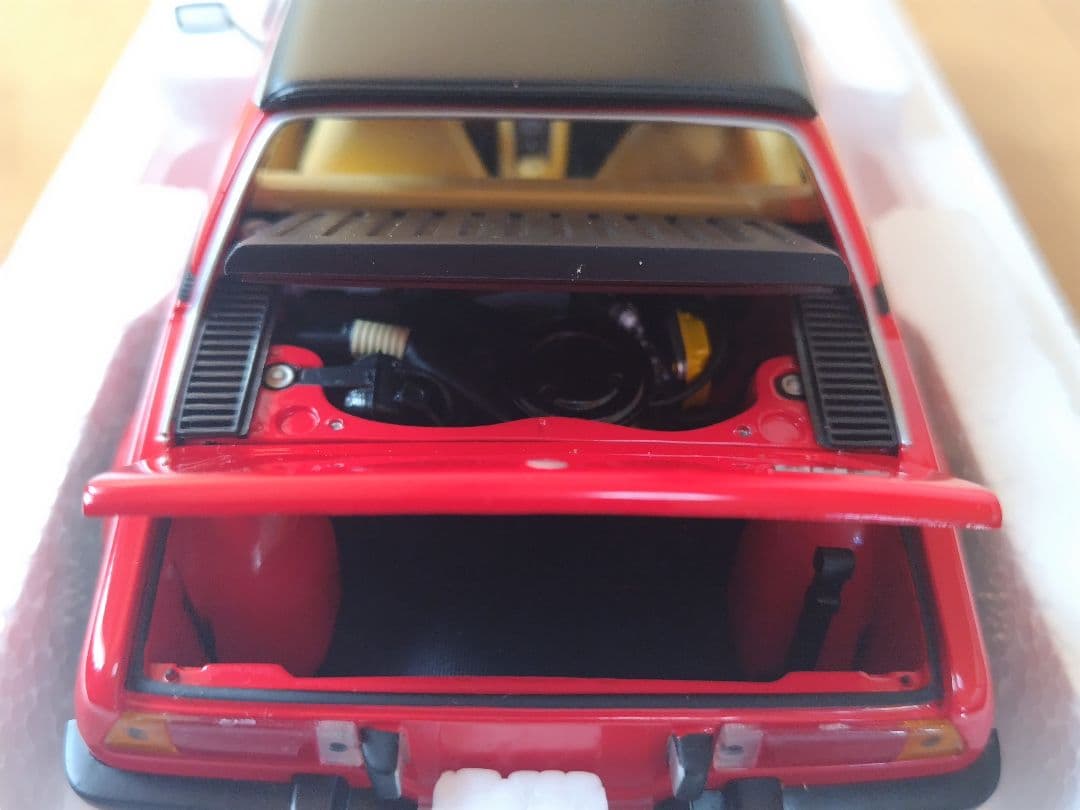 ミニチャンプス「FIAT X1/9·1974 」1:18