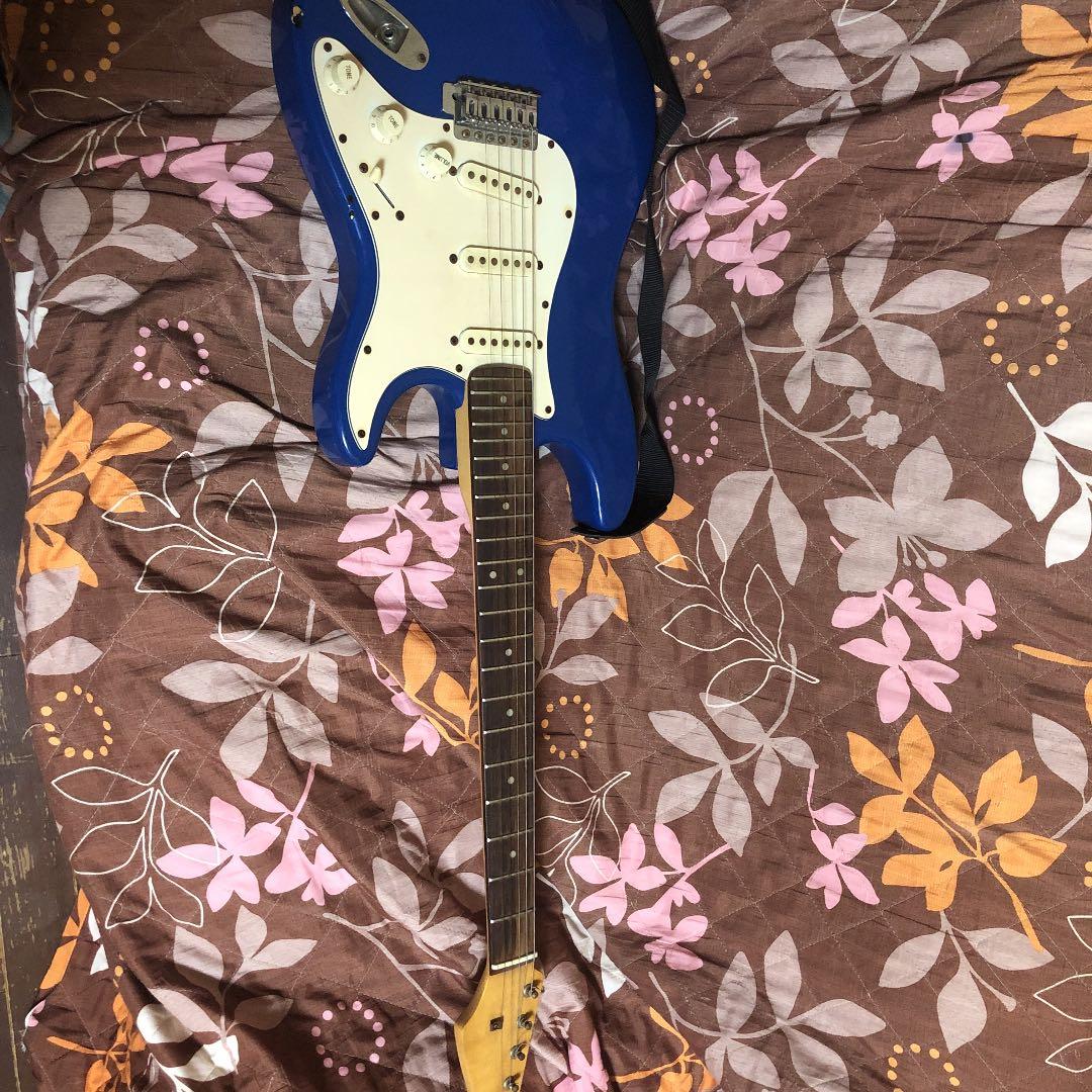 エレキギター 青・白