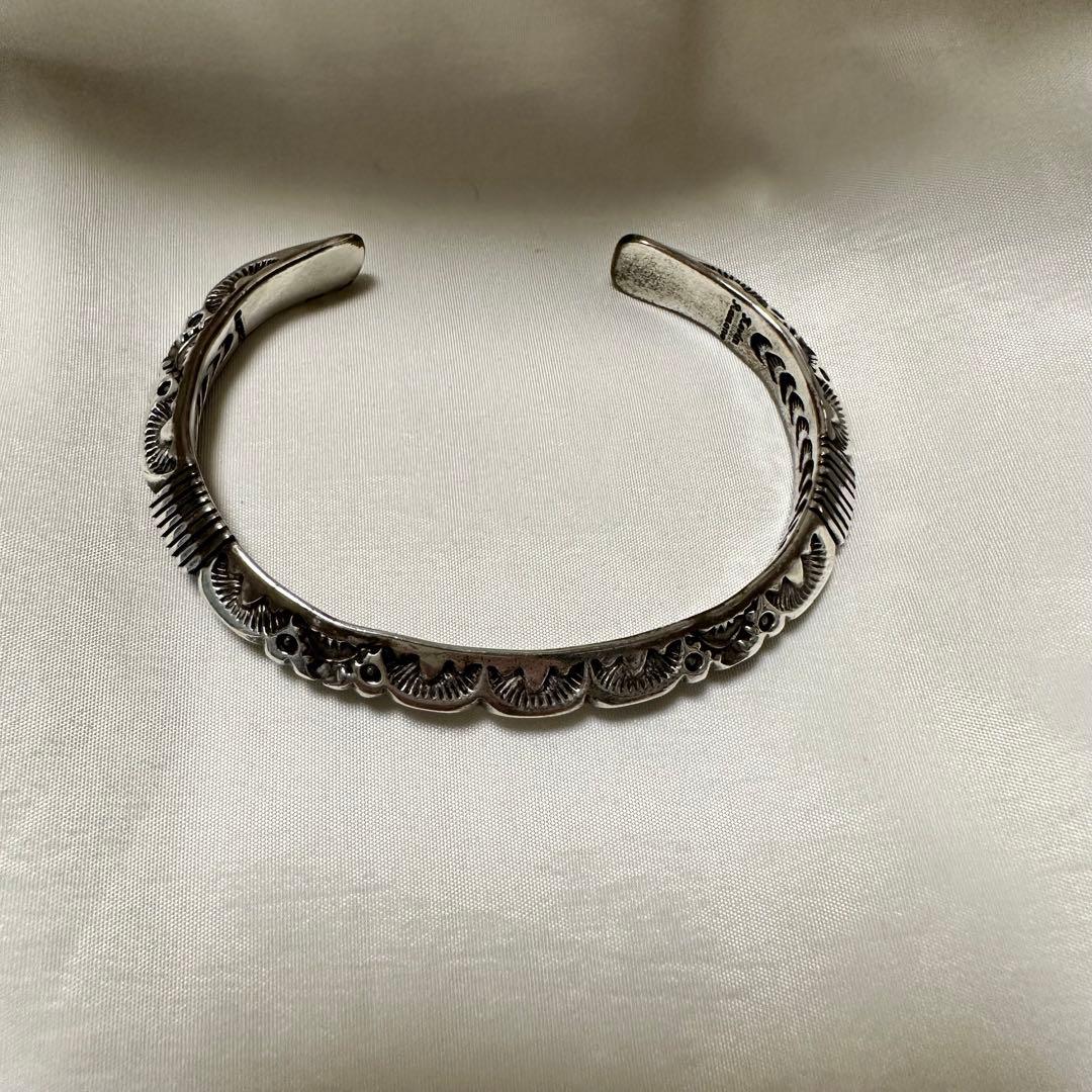 インディアンジュエリー　ナバホ族　バングル　ケビン・ラモーネ　スターリング