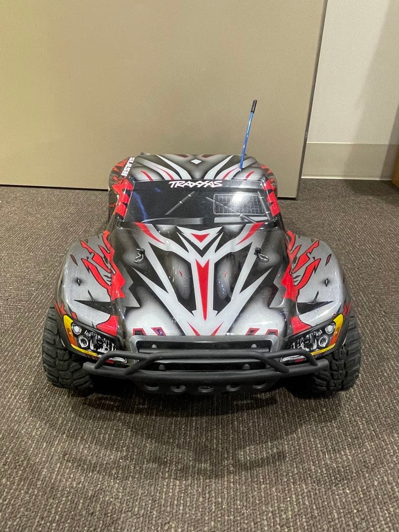 traxxas shlash 送料込みにしたのでお値段上がりました