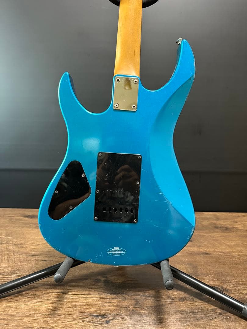 YAMAHA　ADVANCED FORM　YGX-121D　エレキギター