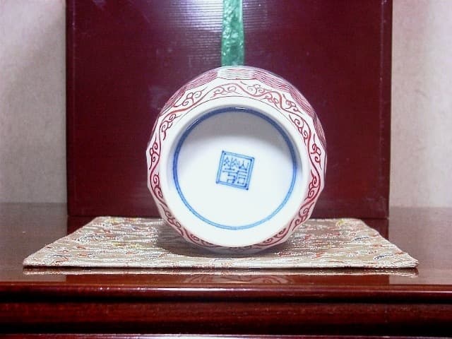 京焼・清水焼　二代 高木岩華作　赤絵古式模様小鉢　共箱　古物。