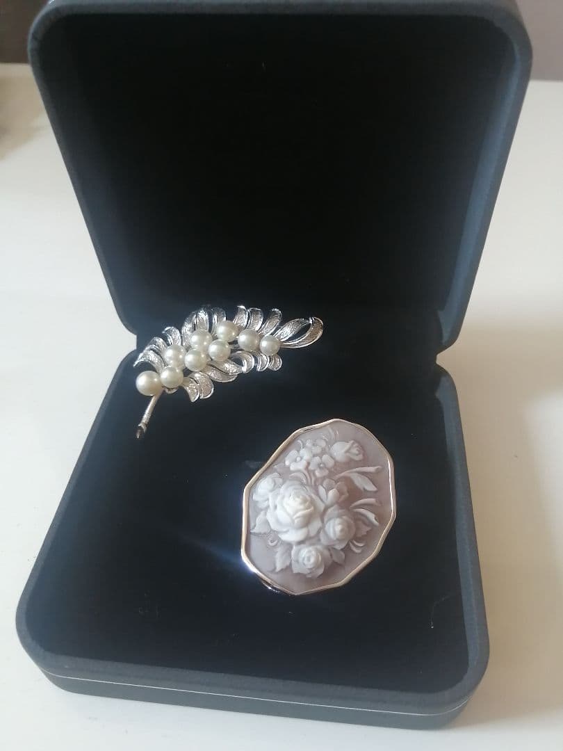 シルバー枠シェルお花彫りカメオブローチ兼ペンダントトップ　本真珠ブローチセット