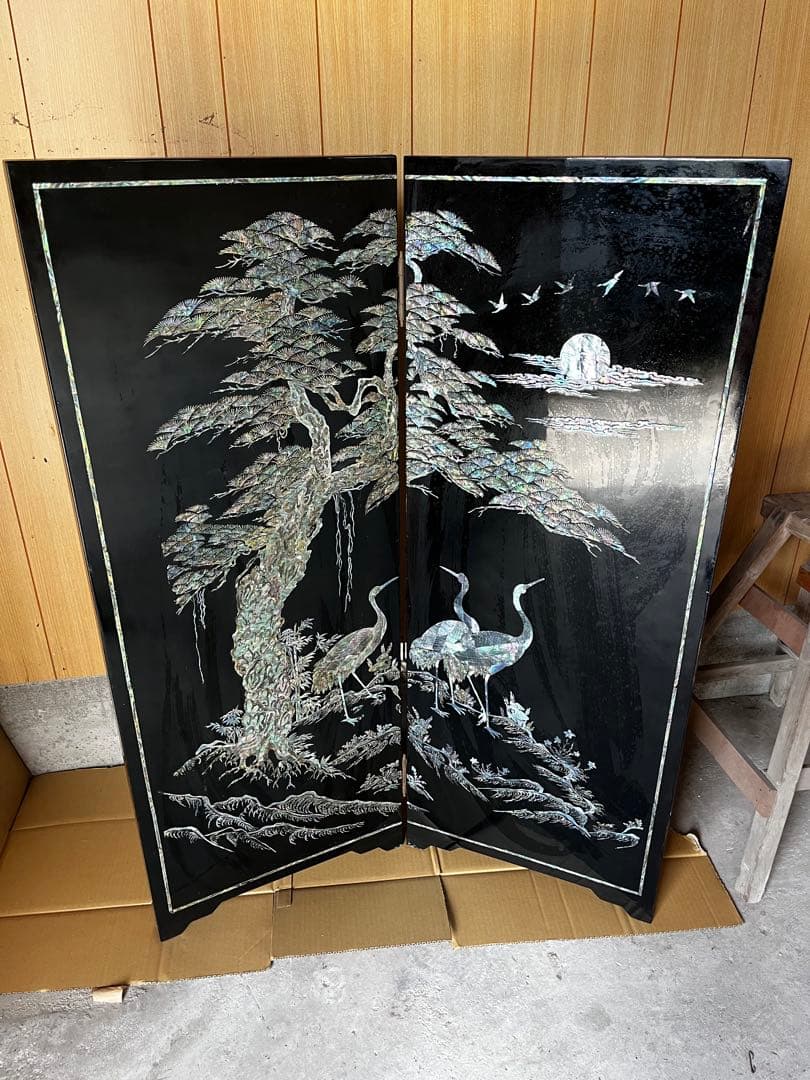 螺鈿（らでん）細工が施された衝立（ついたて）