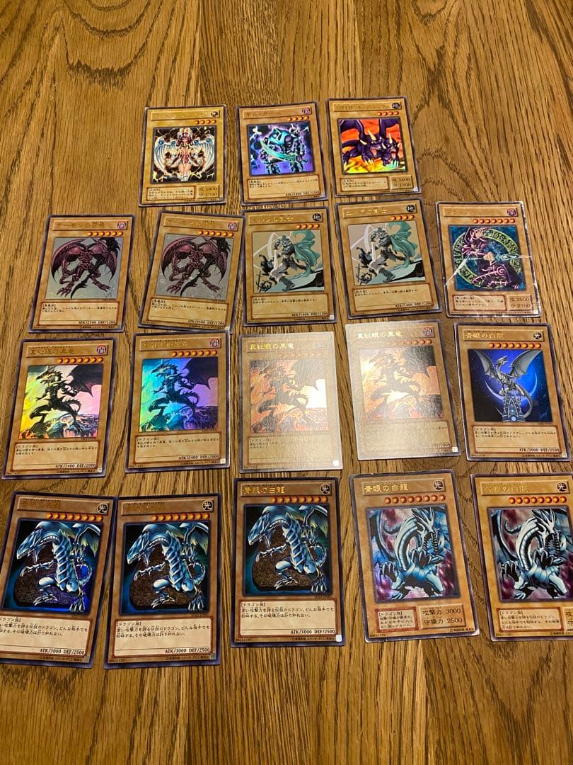 遊戯王カード　まとめ売り　ブルーアイズ　レッドアイズ　ブラックマジシャン