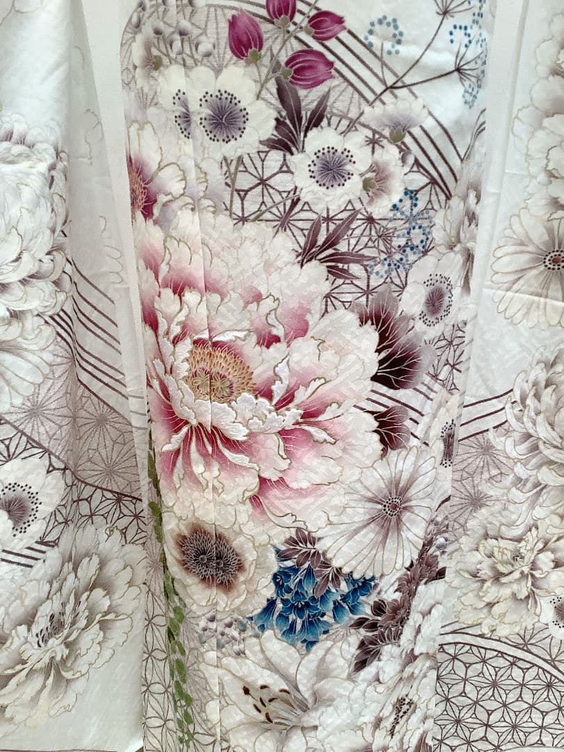 中村里砂　振袖のみ　白