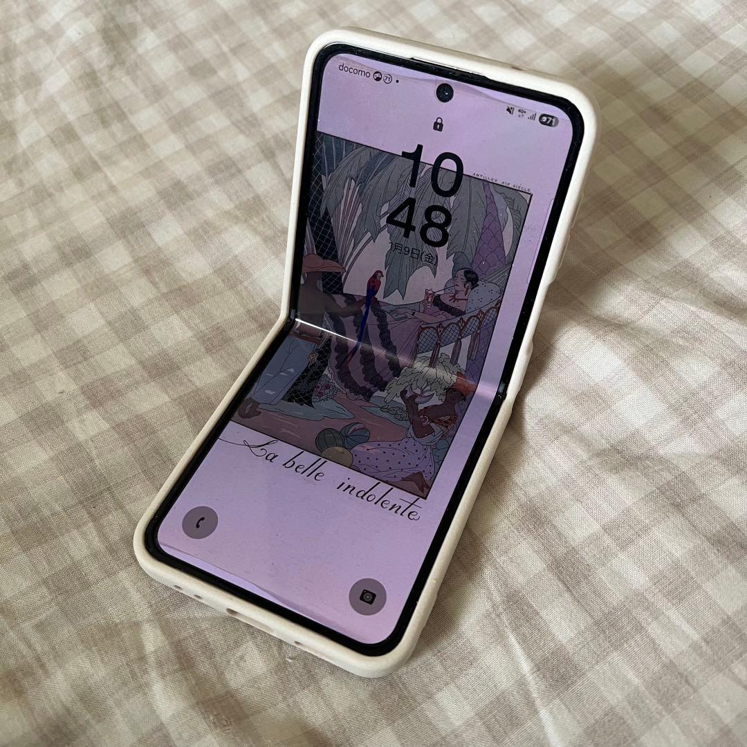 かなり綺麗　GALAXY z flip 4 本体　ドコモ　国内版