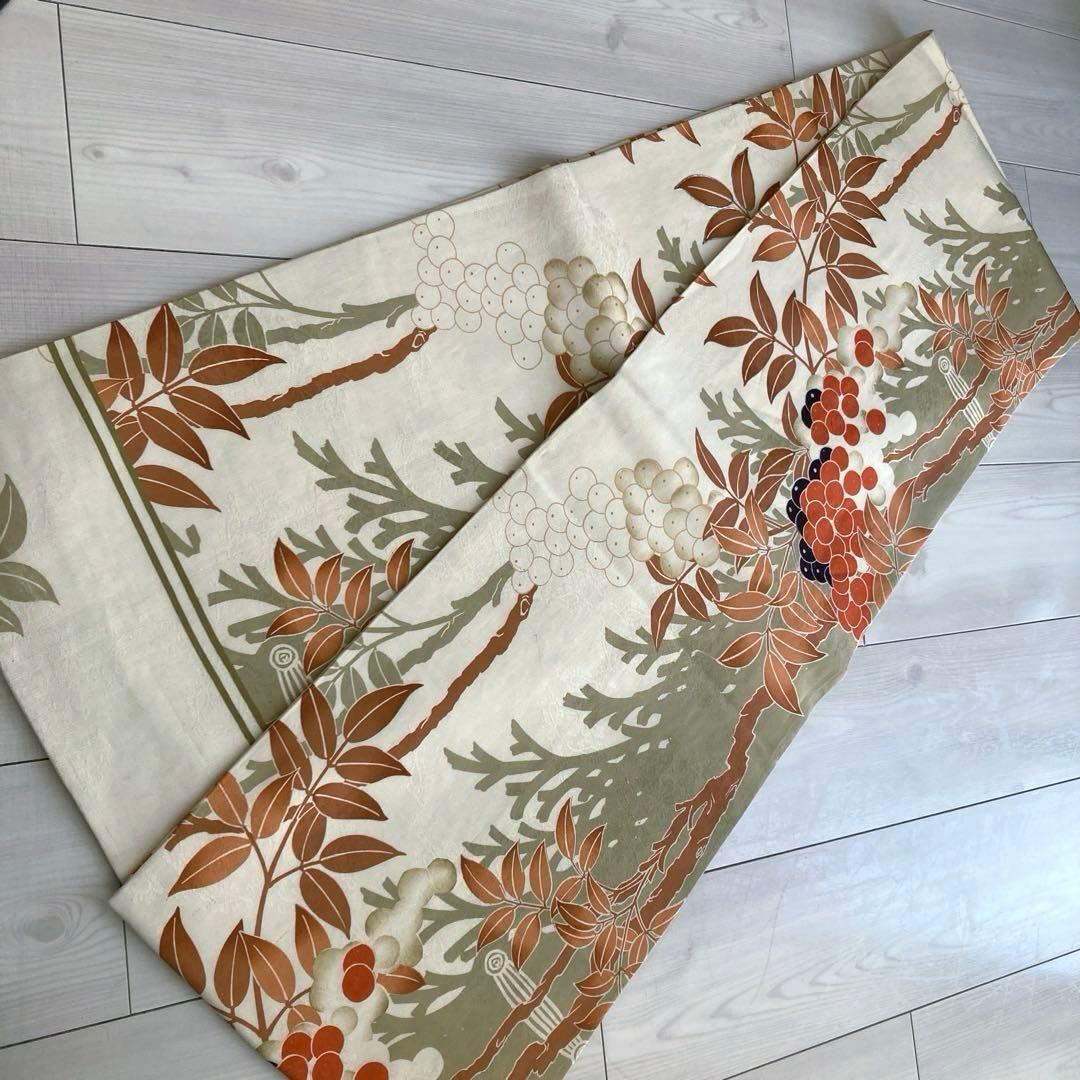 アンティーク丸帯　染めの丸帯　葡萄の刺繍　アイボリー　正絹　No.1-26