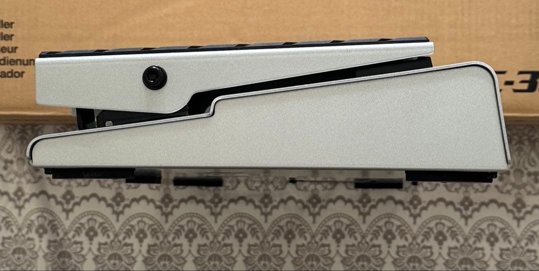 ローランド FC-300(美品) 専用箱・取扱説明書 付属