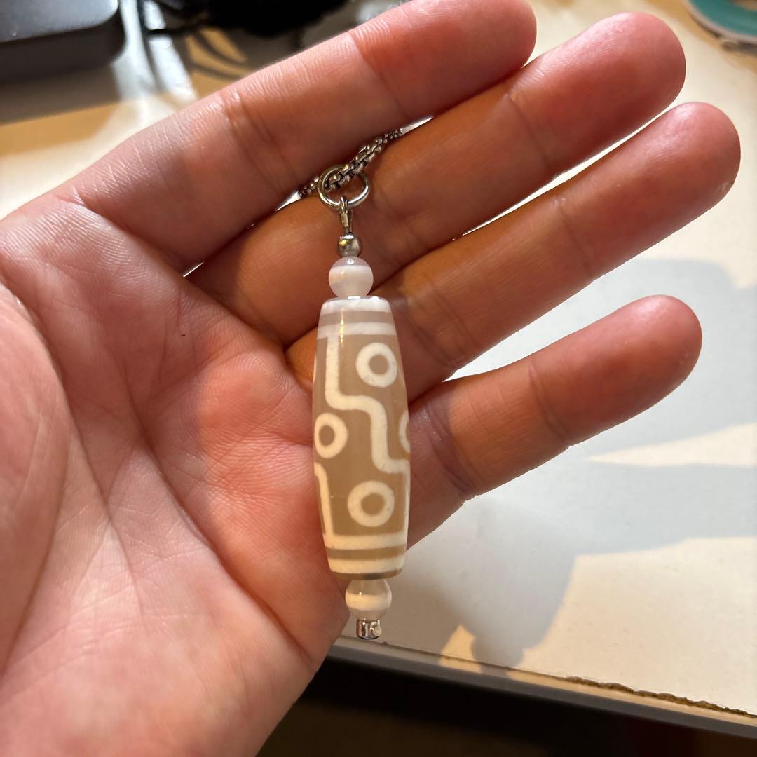 あれま！これはめっちゃくちゃ珍しいです！九眼白天珠