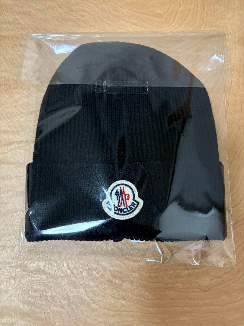 モンクレール　ニット帽 フリーサイズ　新品未開封