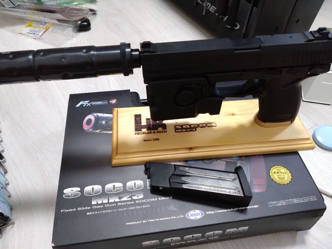 東京マルイSOCOM MK23 ガスガン　ガンスタンド付き