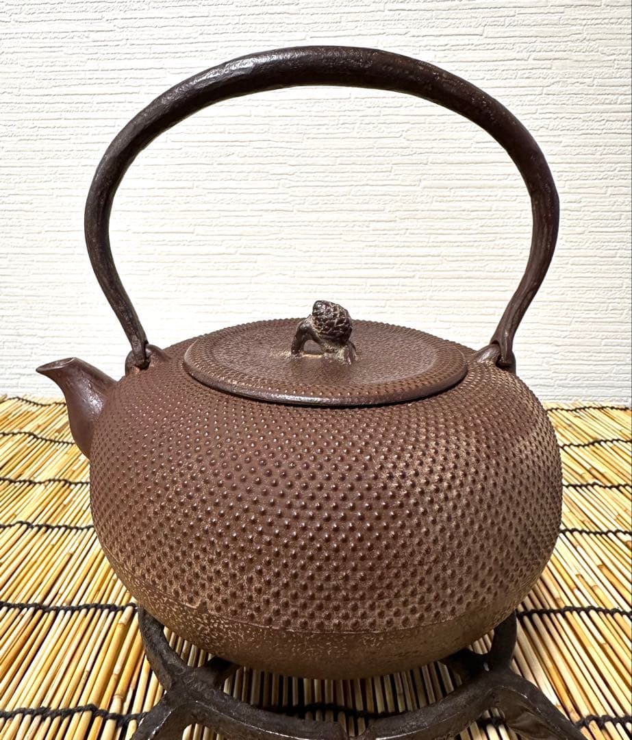 未使用品　南部銘　南部釜師造１２型アラレ　鉄瓶　南部鉄瓶　南部鉄器　鉄瓶