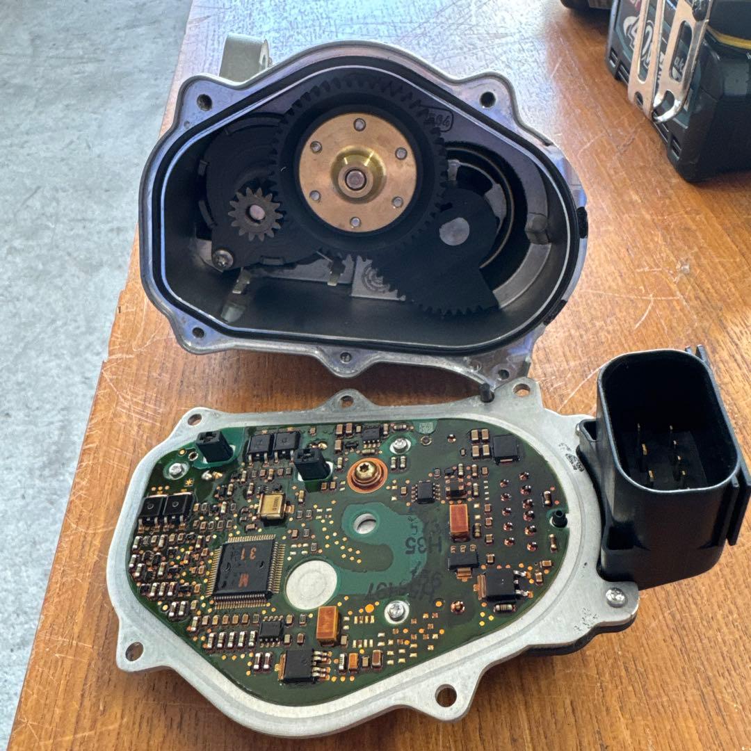 BMW E92 m3 スロットルサーボモータ　強化ギア②