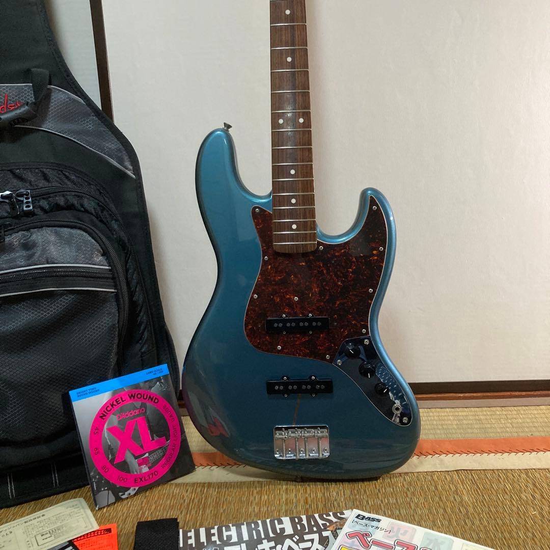 スタンド追加　フェンダー　JAZZベース　ストラップ　ピックガード　本　弦