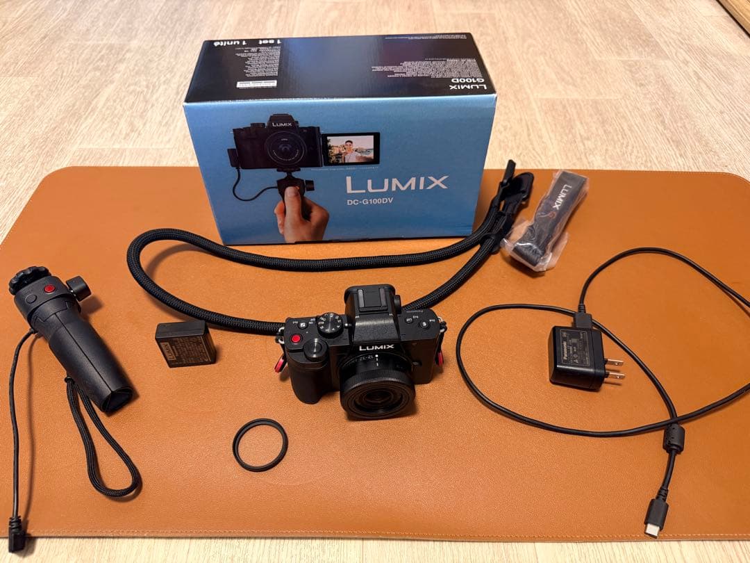 LUMIX DC-G100DV デジタルカメラ 本体と付属品