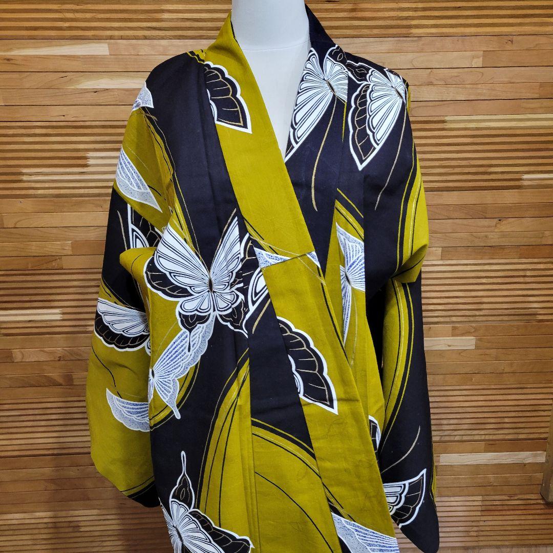 コシノジュンコ　蝶がインパクトある絵模様を見せる注染めの浴衣です